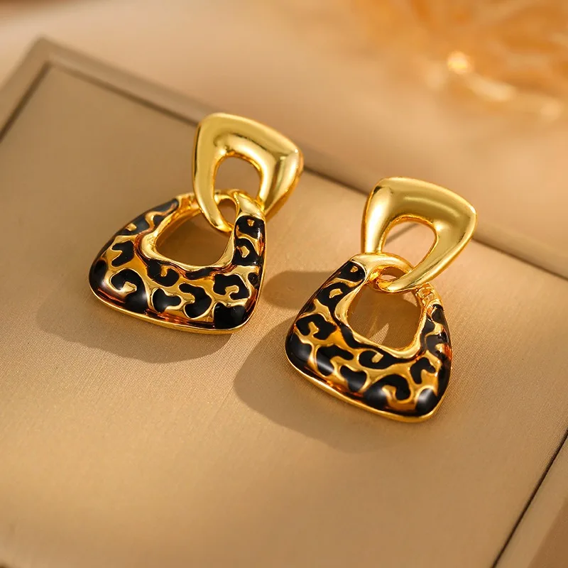 Retro Personalized Geometric Leopard Print Earrings New High-end Light Luxury Stud Earrings Niche Fashion Temperament Versatile