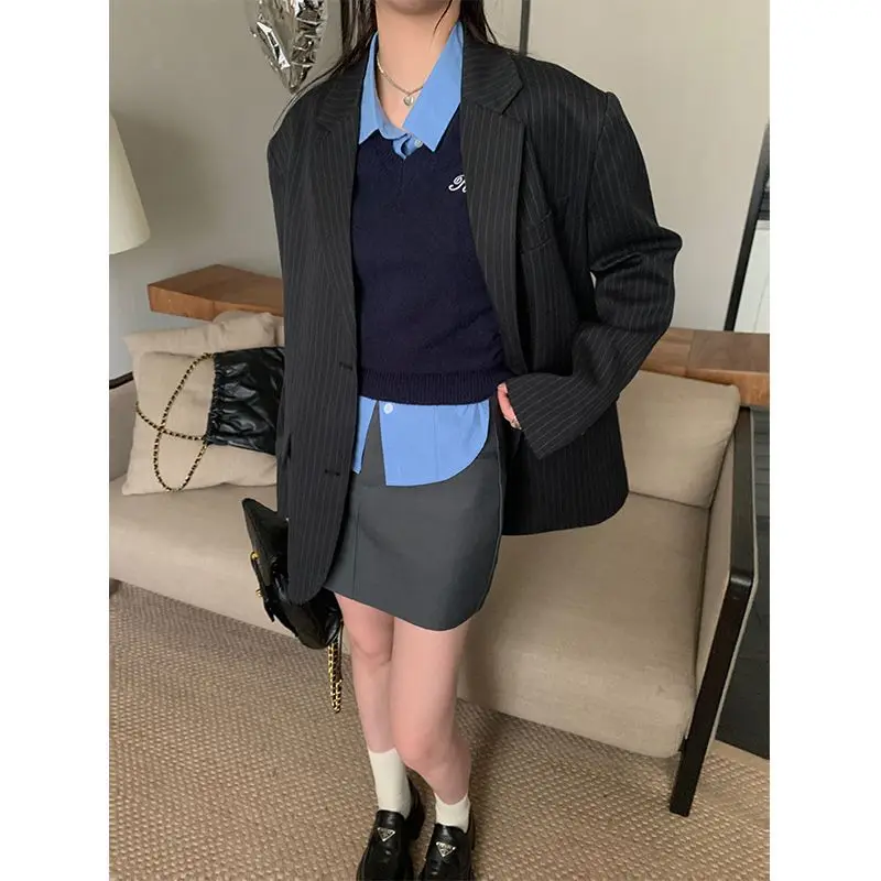 

High End Striped Suit Jacket for Women in The Spring and Autumn of 2025, with A Loose and Casual Fashion Silhouette
