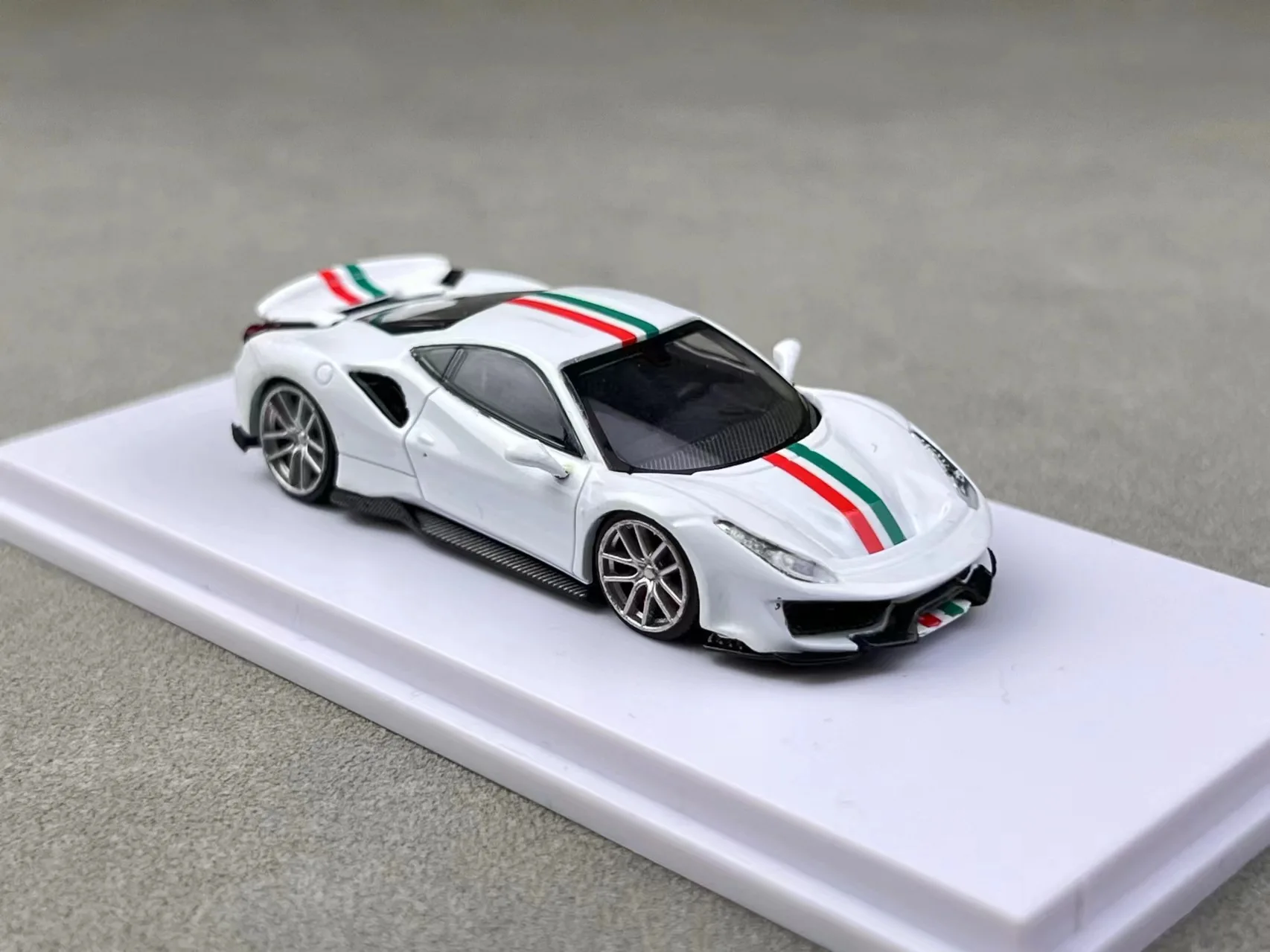 DCM 1:64 Novitec 488 Pista Metallic black /White limited999 Diecast Model Car