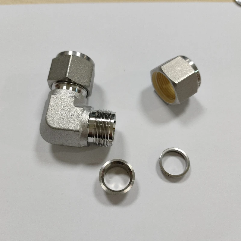 

Double snap ring elbow hydraulic hose joint