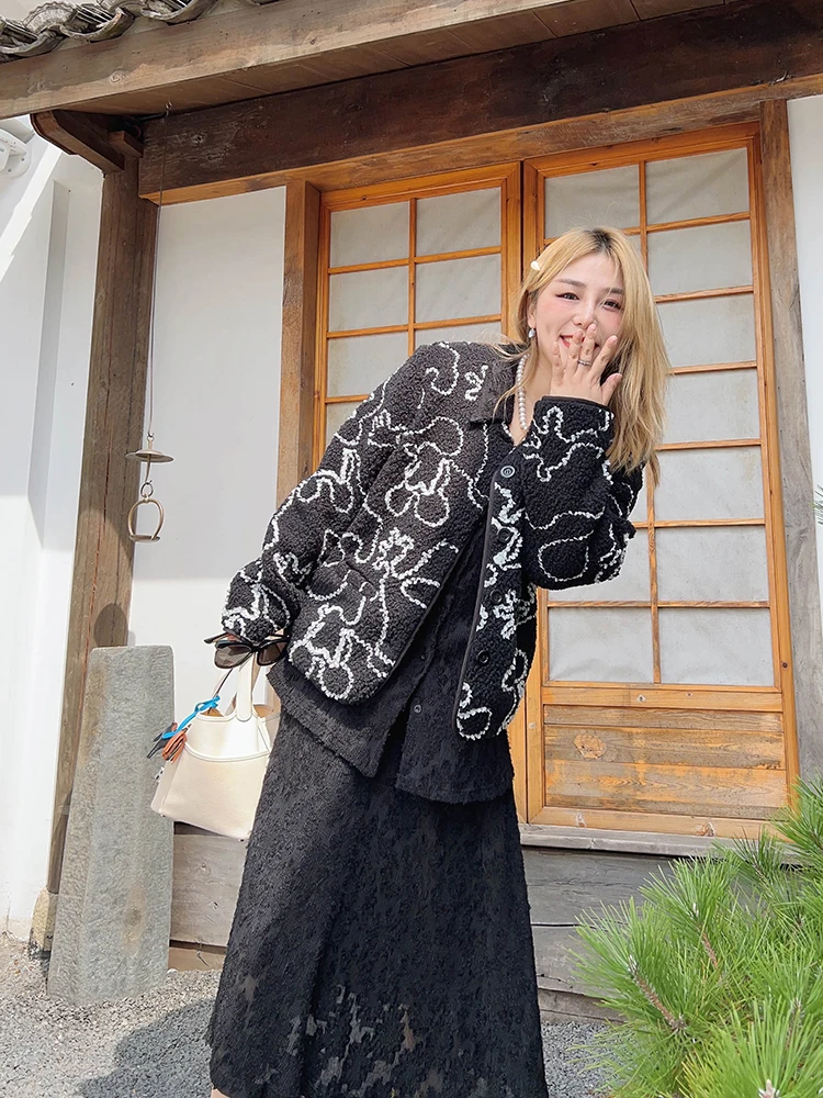 

Vogana Oversized Lamb Velvet Embroidered Warm Faionable Casual Winter Coat for plus Size Women Korean Sle Commute