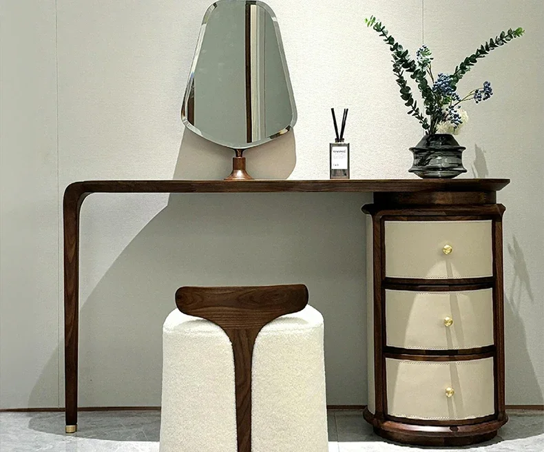 

Итальянский светлый роскошный комод из цельного дерева, маленькая квартира у стены, простой дизайнерский туалетный зеркальный табурет