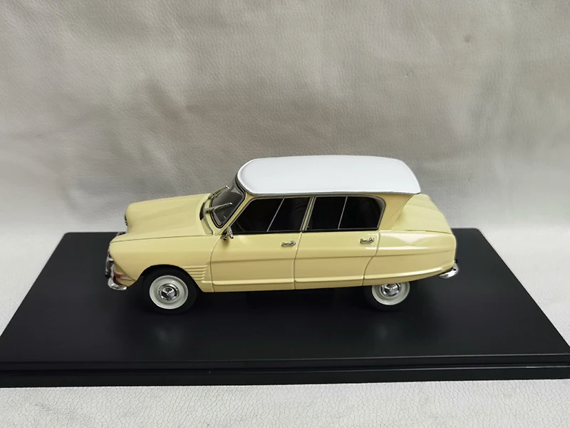 Diecast 1:24 Scale CITROEN AMI 6 Car Alloy Simulation Car Model Toy Collectible Ornaments