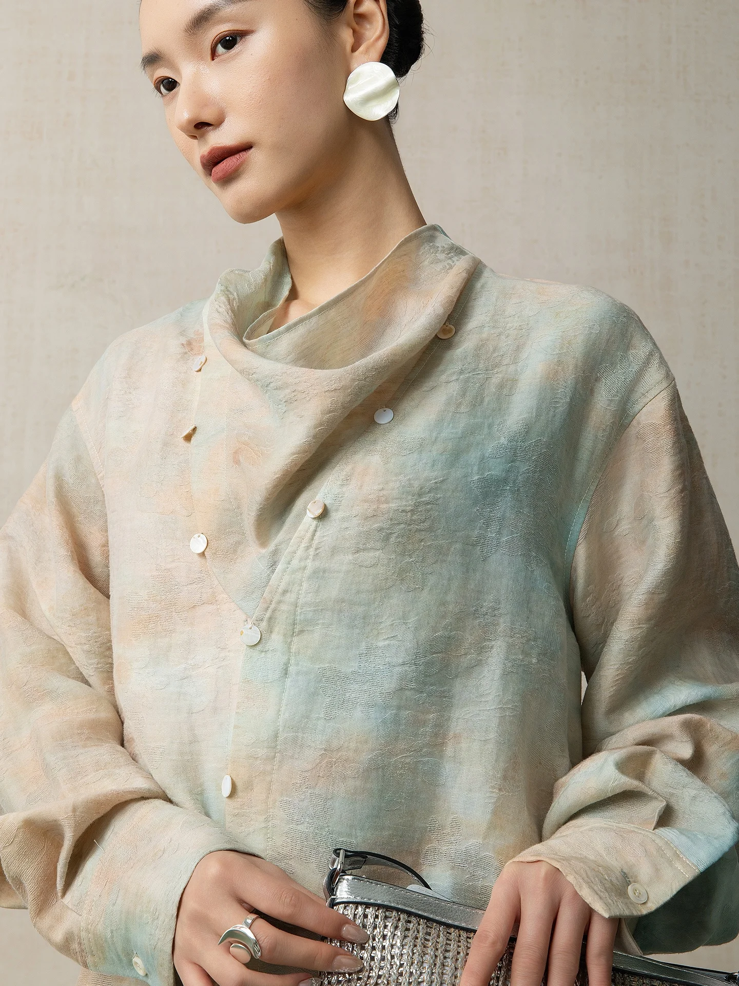 

Женская рубашка с градиентным окрашиванием ручной работы, свободного кроя, с длинным рукавом, оранжево-зеленая, с отложным воротником, драпированная, повседневная, дышащая