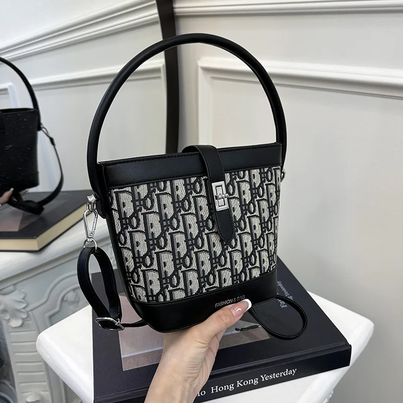 

2025 Fashionable Women's Tote Bag - Vintage Korean Style, Convertible Strap, Durable Material, Perfect for Work & Travel