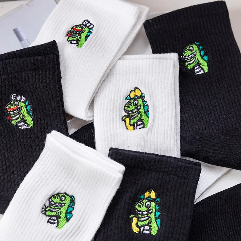 

New stockings Korean woman style Autumn lovely Japanese Harajuku woman socks Kawaii girl socks gift cartoon dinosaur embroidery