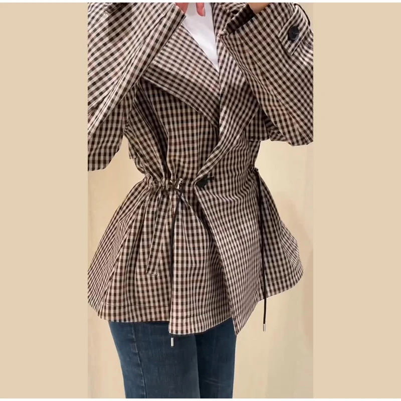 Karierte Trenchcoats mit Kragen, Kordelzug in der Taille und Schnürung, Damen, Streetwear, lange Ärmel, Knopfleiste, schmale Jacken, schicke Damenmode, neue Oberbekleidung. – Detail 1