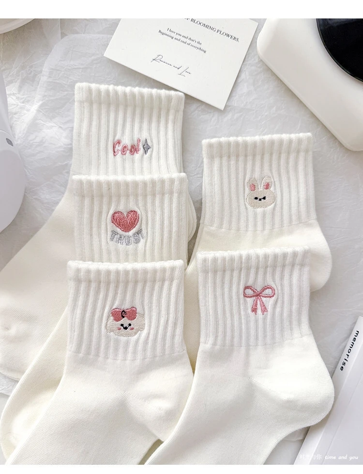 Damen-Mittellange Socken für Frühling und Herbst, atmungsaktiv, mit niedlichem Cartoon-Hasen-Herz-Schleifen-Print, weiße Freizeitsocken – Detail 3
