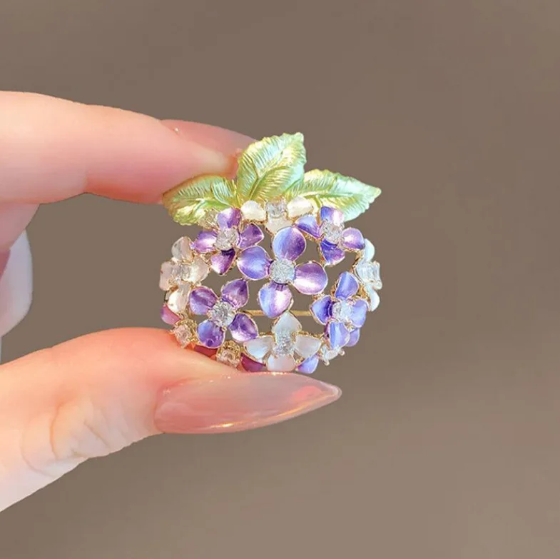 New Fashion Oil Purple Hydrangea Brooch, Flower Accessories, Chest Flower, Anti Light Out Pin for Women