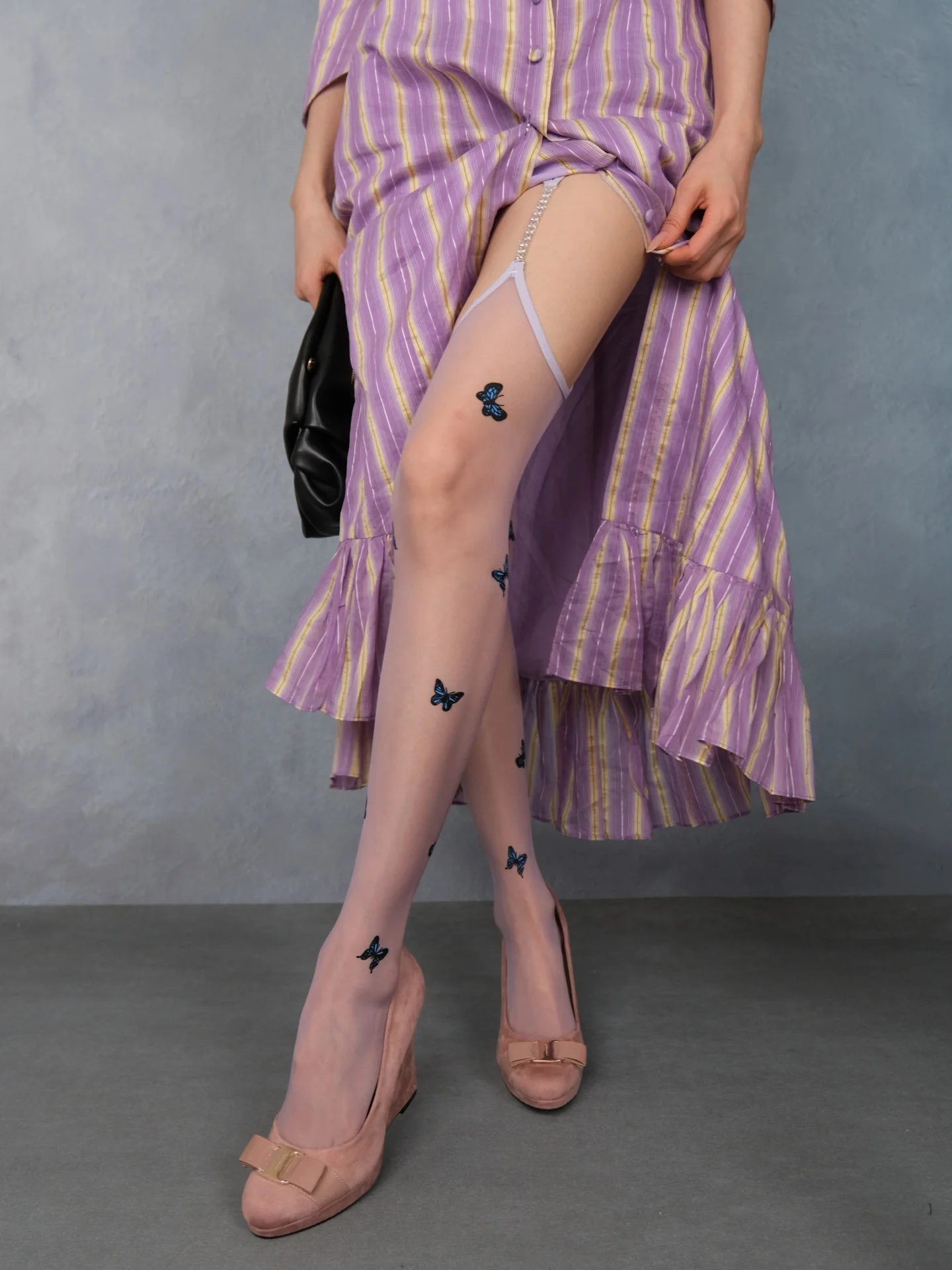 meias-de-renda-roxas-aurora-com-estampa-de-borboleta-elegante-meias-femininas-lucksocks-sensacao-de-luxo-meias-de-verao-fa