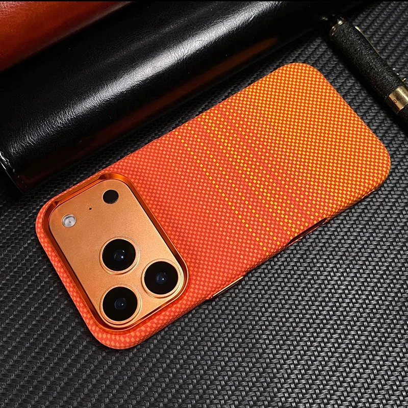 حافظة فاخرة من ألياف الكربون برتقالية لهاتف آيفون 17 برو ماكس / 17 برو شحن لاسلكي من خليط معدني لحماية العدسات غطاء الكمبيوتر #2