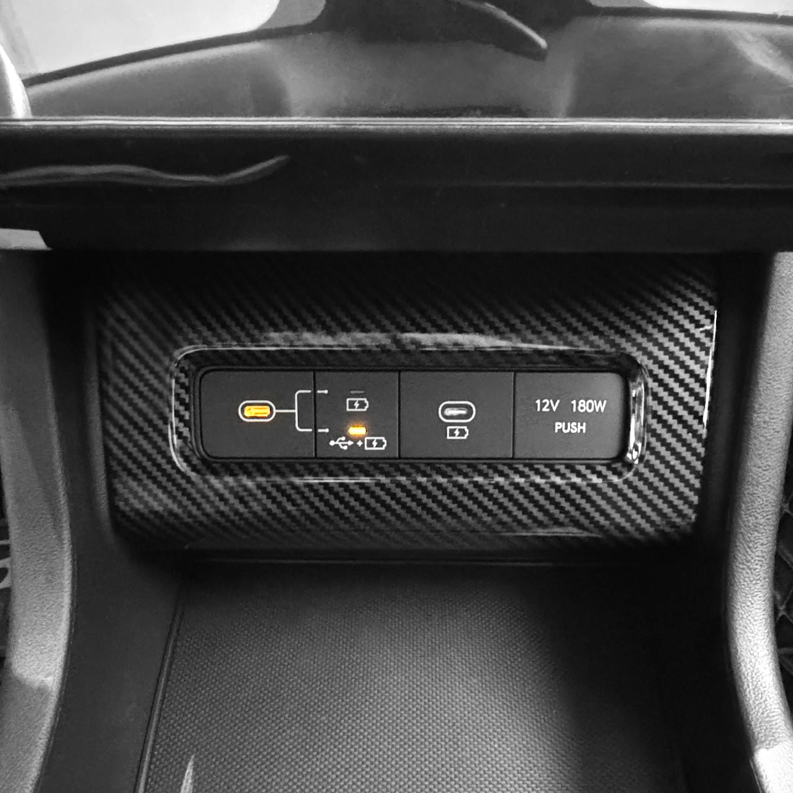 Carbon Fiber Wood Grain Style USB Port Charger Socket Frame Cover Trim For Hyundai Tucson NX4 2025 LHD RHD Interior Styling