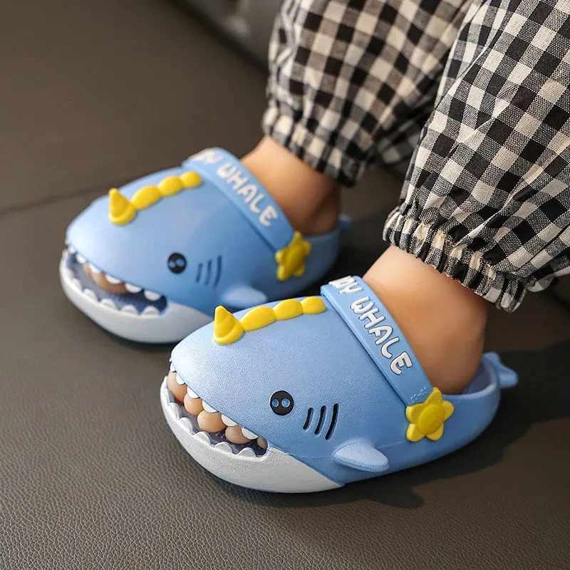 

2022 Kids Colgs for Boys Girls Lightweight Slippers Outdoor Summer Beach Sandals Children Non-slip Cute Shark Women Adult Shoes