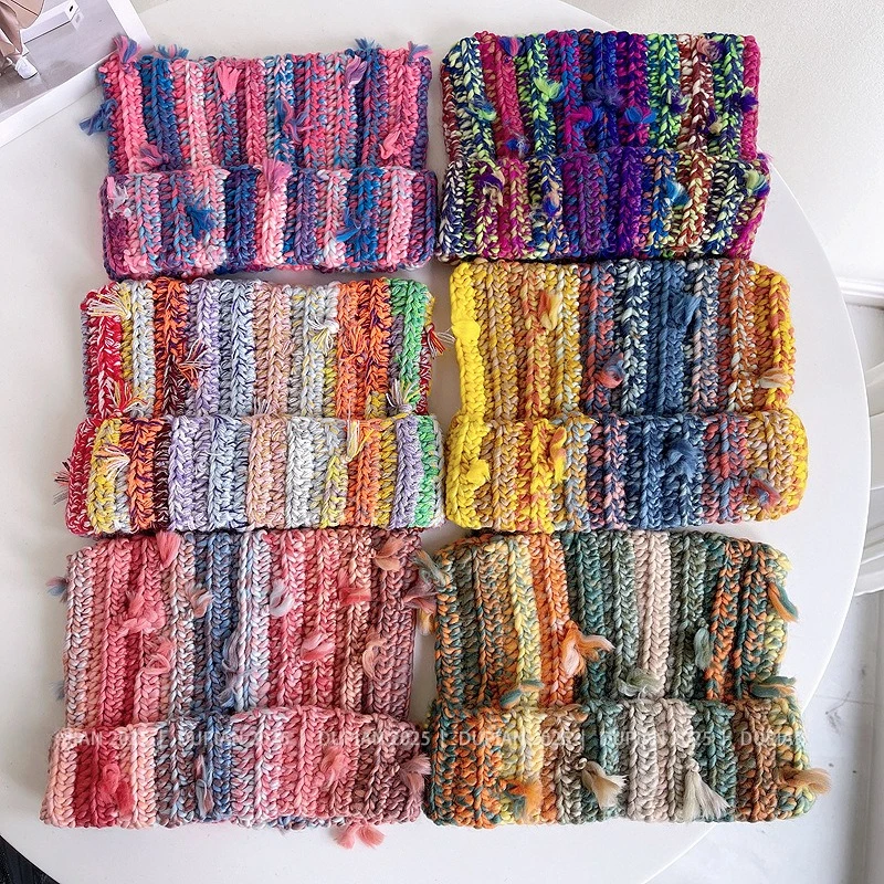 

Модные разноцветные вязаные шапки для женщин, новый зимний стиль, теплые и защищающие уши, универсальные и повседневные шапочки Skullies