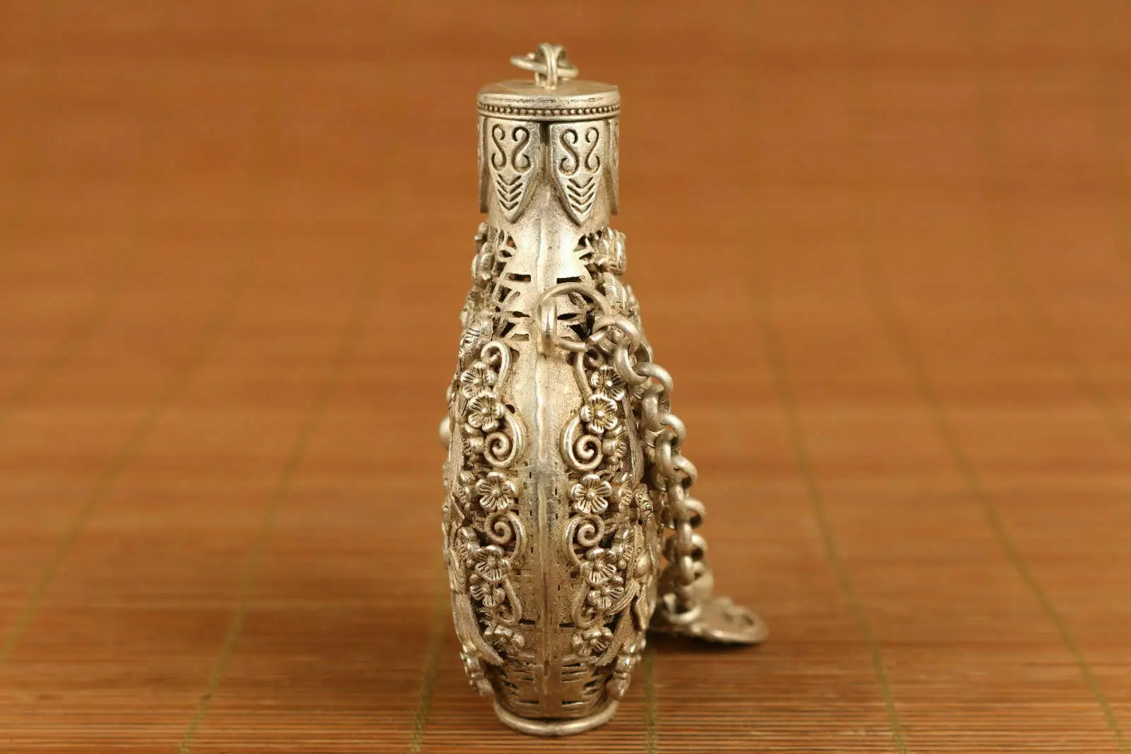 china tibet silver hollow carved 8 immortals snuff bottle Box Collect exquisite Box
