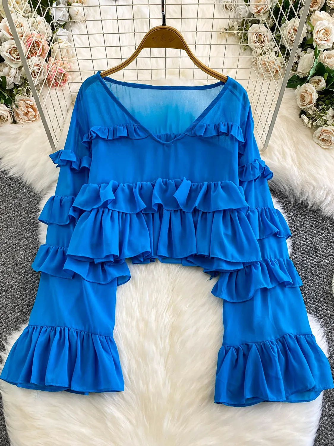 เสื้อผ้าผู้หญิงสไตล์ลำลอง แบรนด์ Gentle Breeze รุ่น Blue V-ne Bell Sve ลายดอกไม้ สไตล์แฟชั่นสำหรับฤดูใบไม้ร่วง