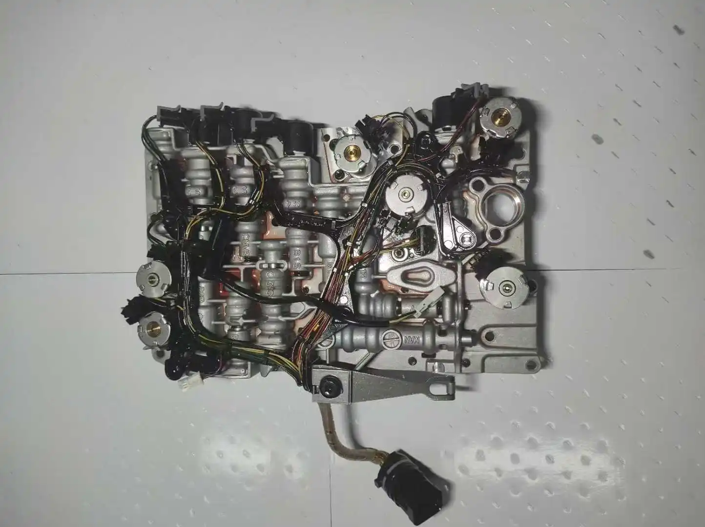 

Brand new transmission disassembly M78 BTR 6-speed automatic transmission valve body with wiring harness suitable for Ssangyong
