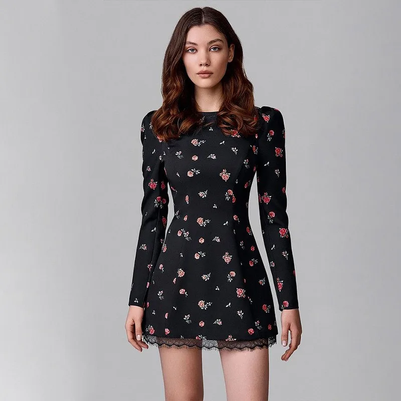 

Платье с цветочным принтом, длинными рукавами, облегающее мини-платье с вырезом в форме сердца на спине, стильное женское платье, новая модная модель для повседневной носки и вечеринок.