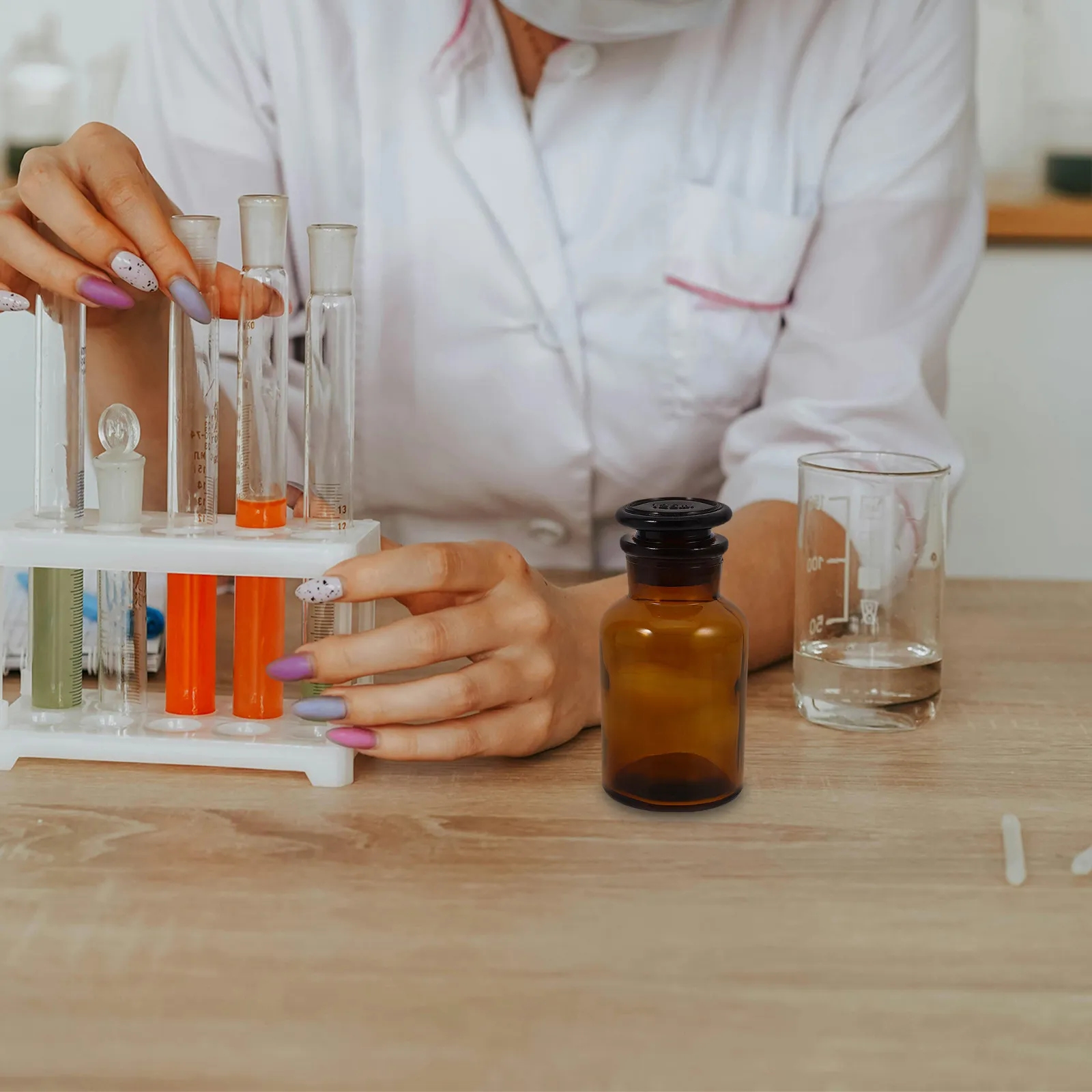 

Бутыль для химических реактивов из янтарного стекла, 125 мл, с широким горлом, УФ-стойкая, для точного дозирования и хранения, градуированная, для химических лабораторий