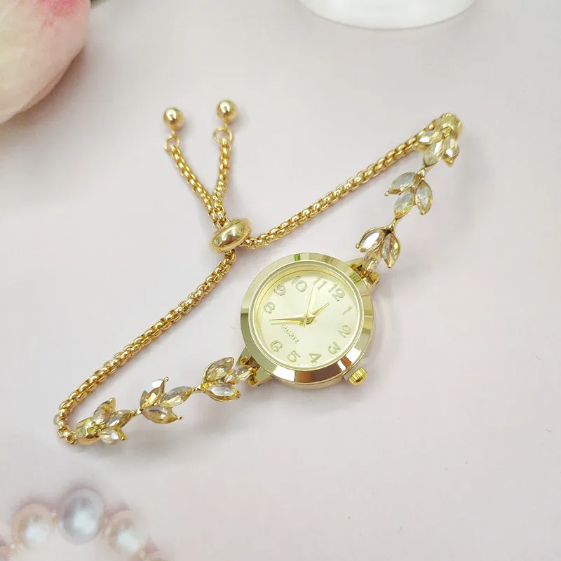 New Fashion Heart-shaped Ribbon-Strap Diamond-Studded Flower Watch for Women with Adjustable Bracelet