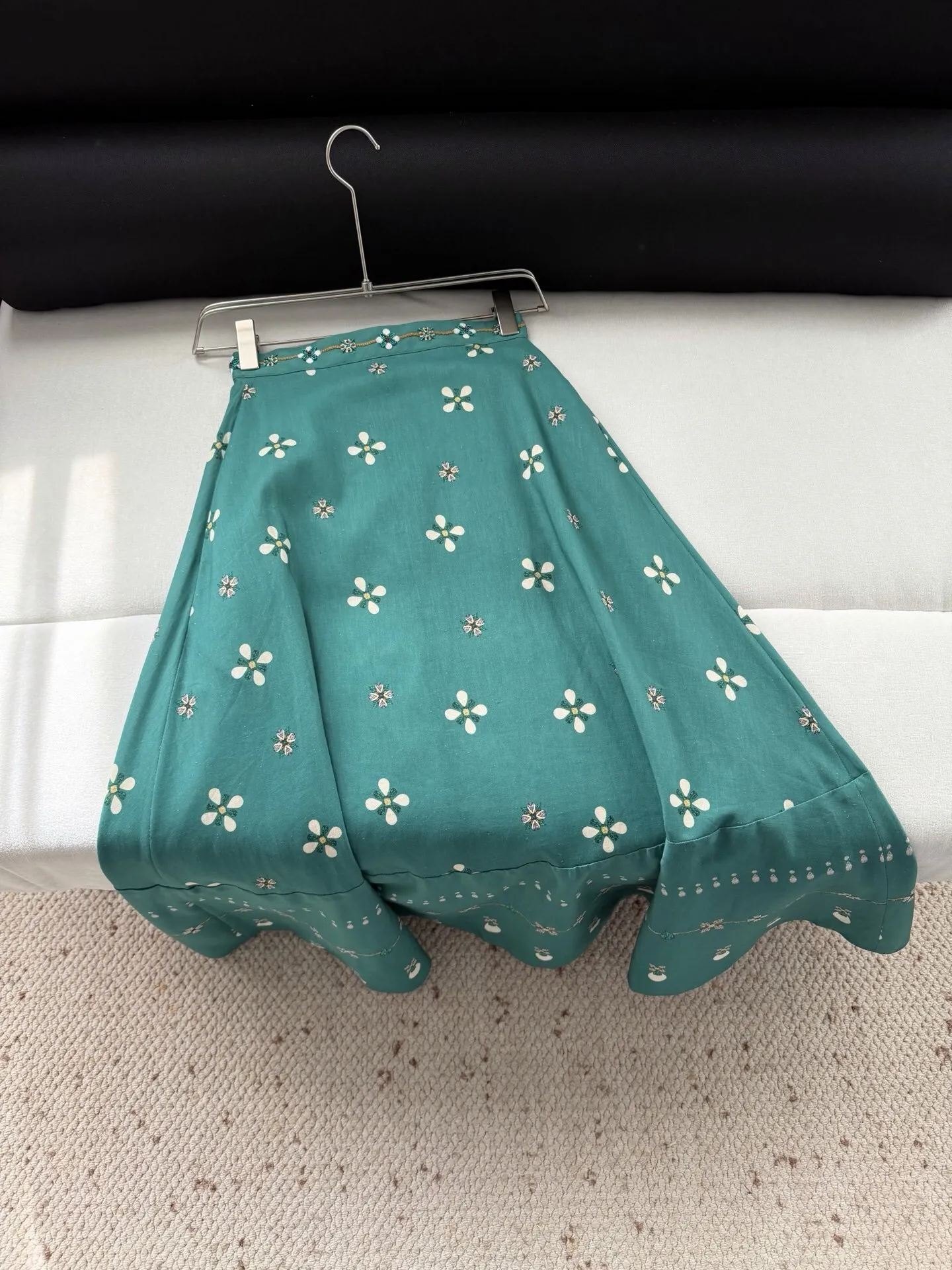 

2026 Spring/Summer New High Quality Fashion Elegant Linen Embroidery Layered Flower Nail Bead Gemstone Green Half Skirt Women's