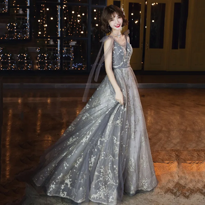 2025 Punti salienti delle nuove donne Maglia stile lungo Riunione annuale Abito da sera sexy Abito dimagrante alla moda con temperamento ospite