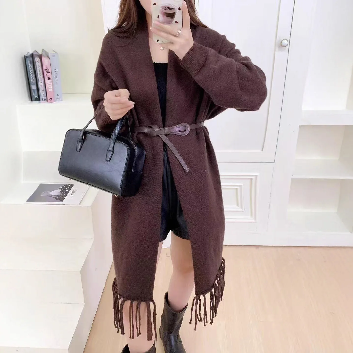 

Relaxing Tassel Knitted Cardigan Shawl Cloak Jacket for Women in Autumn and Winter Luxurious and Loose