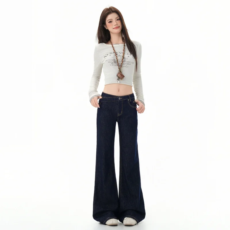 

American retro style irregular waistband design with back-flap pockets and slight flare jeans for women