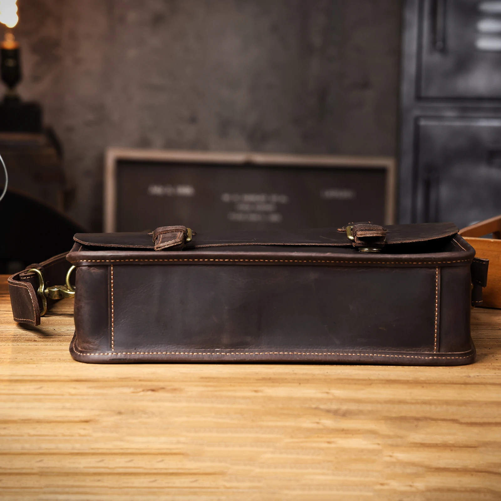 Vintage handgefertigte Aktentasche aus Crazy-Horse-Leder für Herren, echte Leder-Umhängetasche, Dual-Use-Laptop-Rucksack – Detail 11