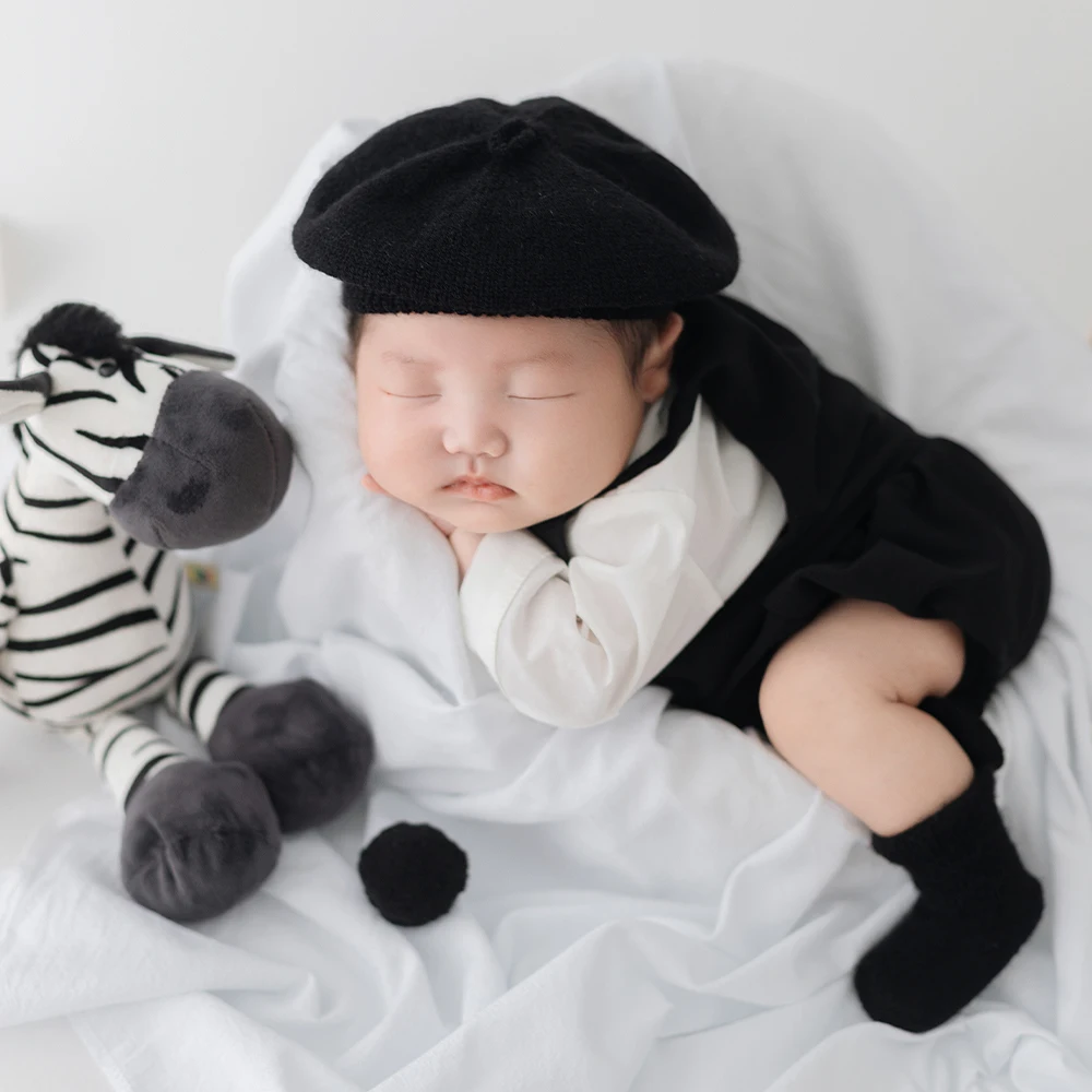 Properti fotografi bayi baru lahir, kostum bayi baret rajut + kemeja + suspender Jumpsuit + kaus kaki Set balon Zebra boneka foto alat peraga