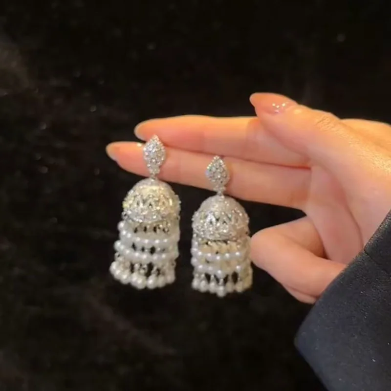 European Palace Style Rhinestones Studded Tassel Sparkling High-end Temperament Earrings for Women Jewelry.