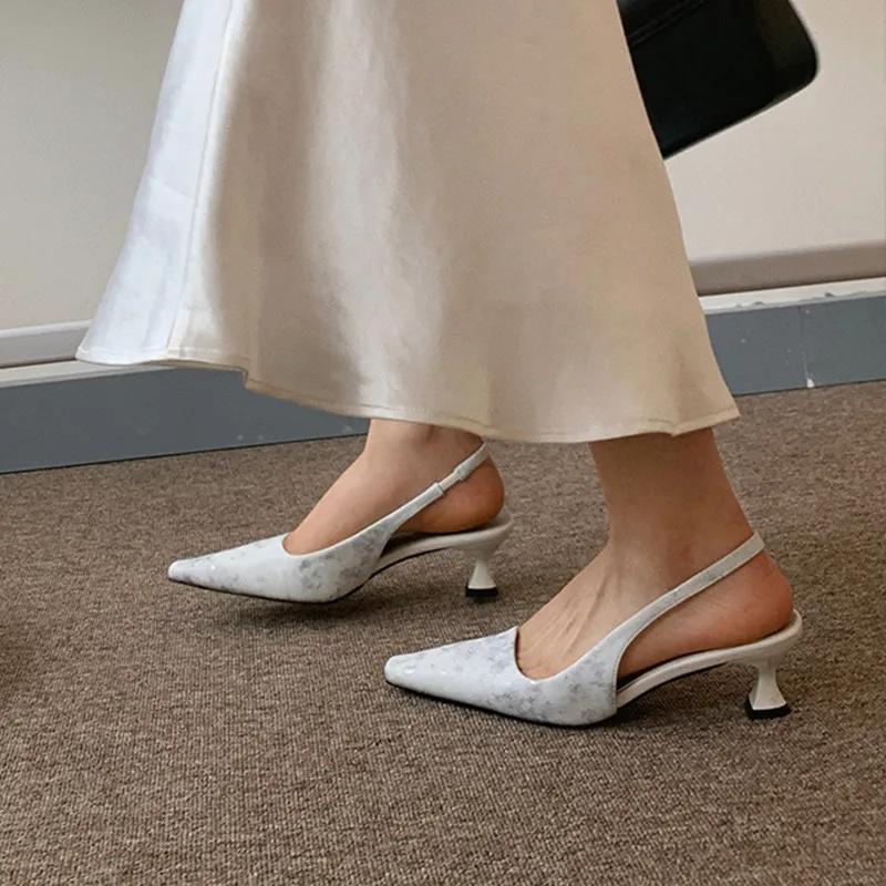 Sandálias femininas picantes estilo menina de uma linha, sapatos individuais vazios nas costas, estilo elegante, europeu e americano, novo, 2024