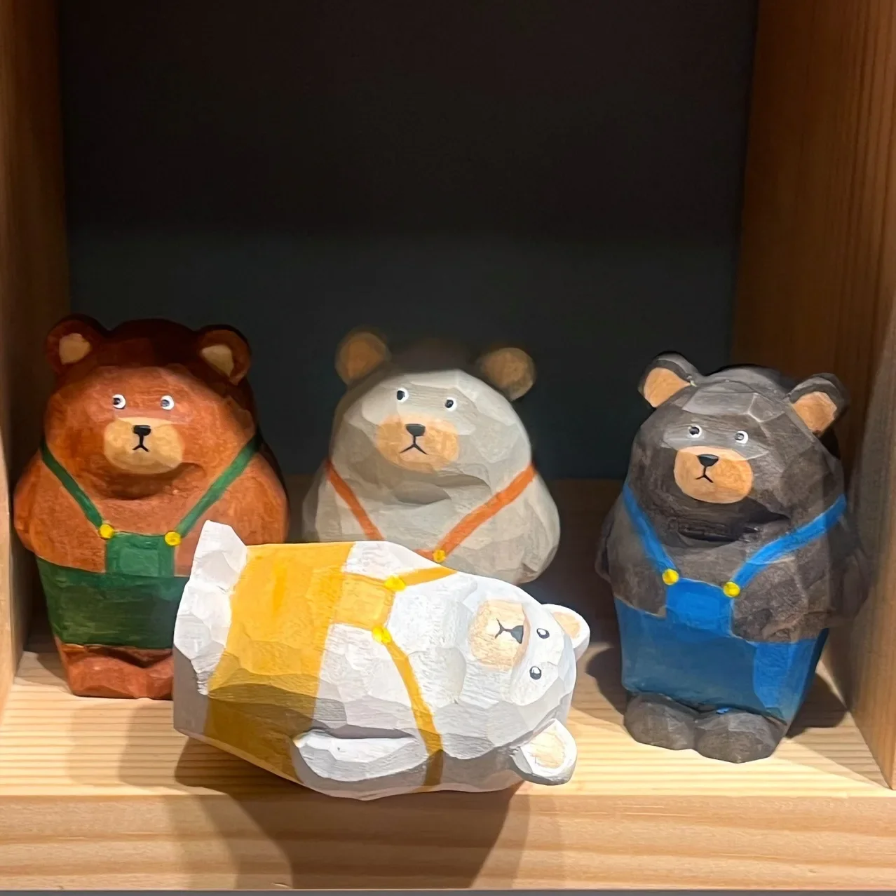 

Wooden Handmade Carving Cute Cartoon Small Bear Ornaments 1.96" Decoration home Interior accessories Birthday Gifts,Color Random