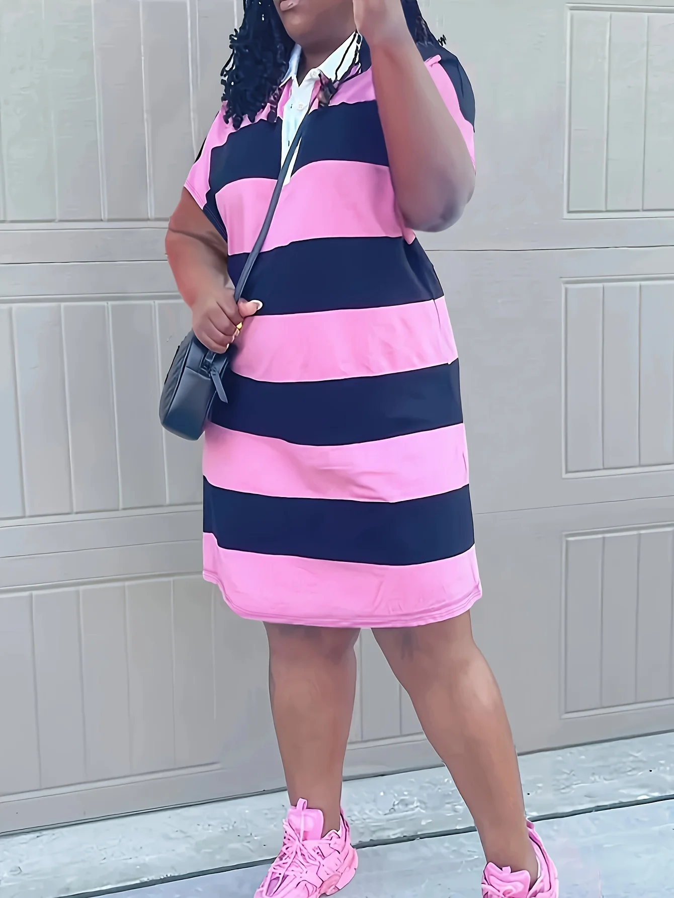 Fashion-Forward Plus-size jurk met gestreepte print en overhemdkraag met korte mouwen