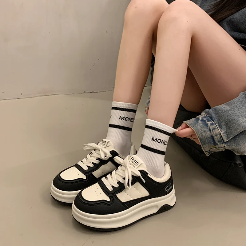 

2025 г., новая модная повседневная женская обувь, весенне-осенние кроссовки на платформе, удобные туфли на плоской подошве, нескользящая вулканизированная обувь на шнуровке