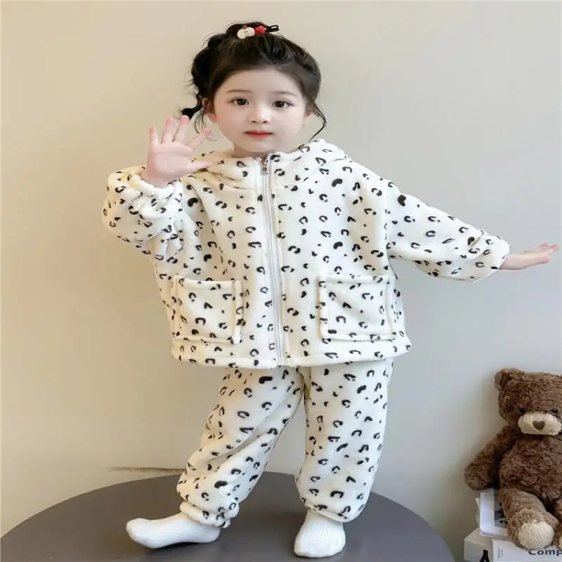 

Фланелевые пижамы для девочек, зима-весна 2026, новый детский комплект из кораллового флиса, детская домашняя одежда, фланелевые пижамы для девочек, зимние новые детские коралловые пижамы