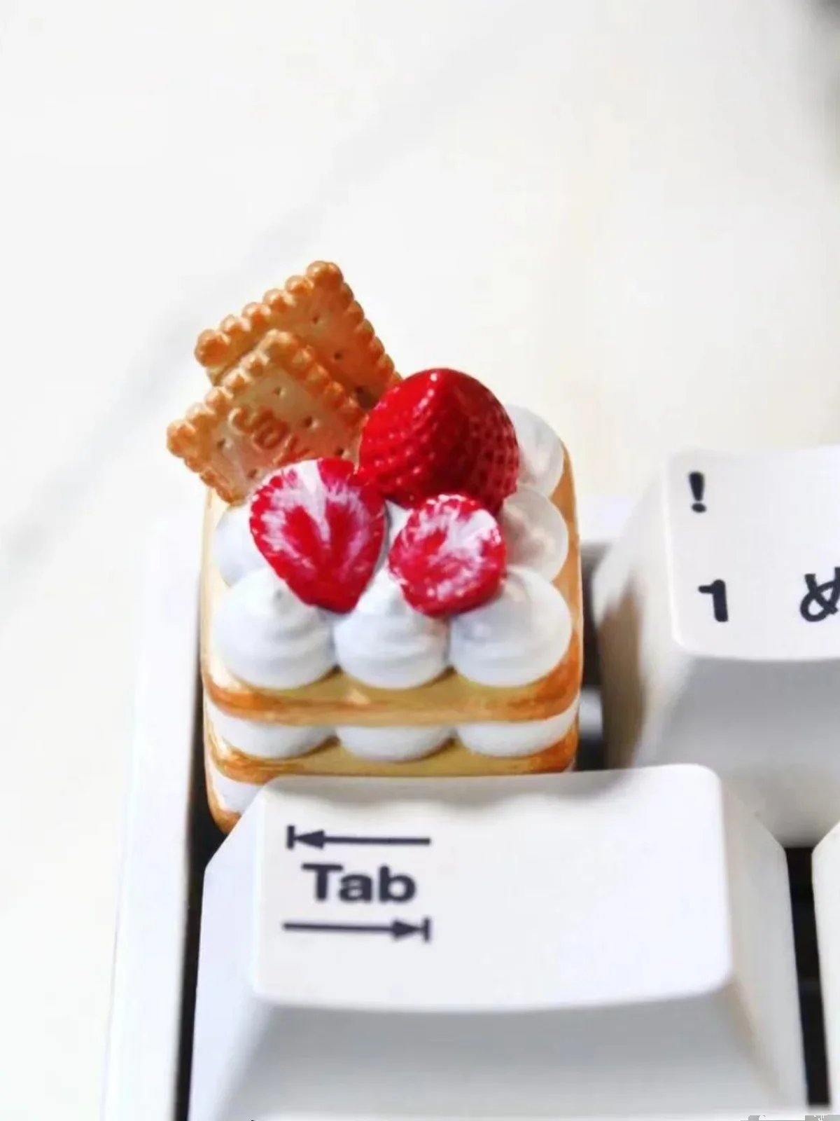 Simulation gourmet keycaps, cream strawberry muffins, strawberry pancakes, personalized niche mechanical keyboard keys