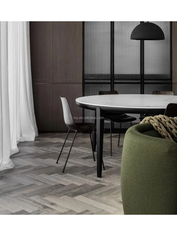 نسخة مخصصة من أرضية خشبية هندسية داخلية لقشرة الصباغة النشطة المصقولة من خشب البلوط الأبيض