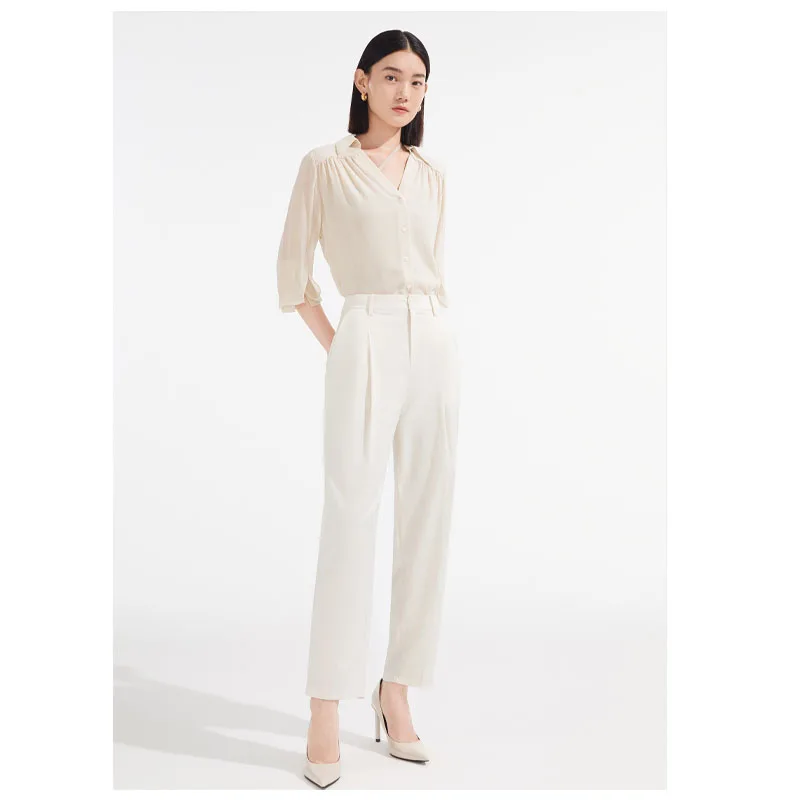 High-end Silk Women's Shirt Elegant fashionable, noble in style. The top is suitable for both business casual wear, lightweight