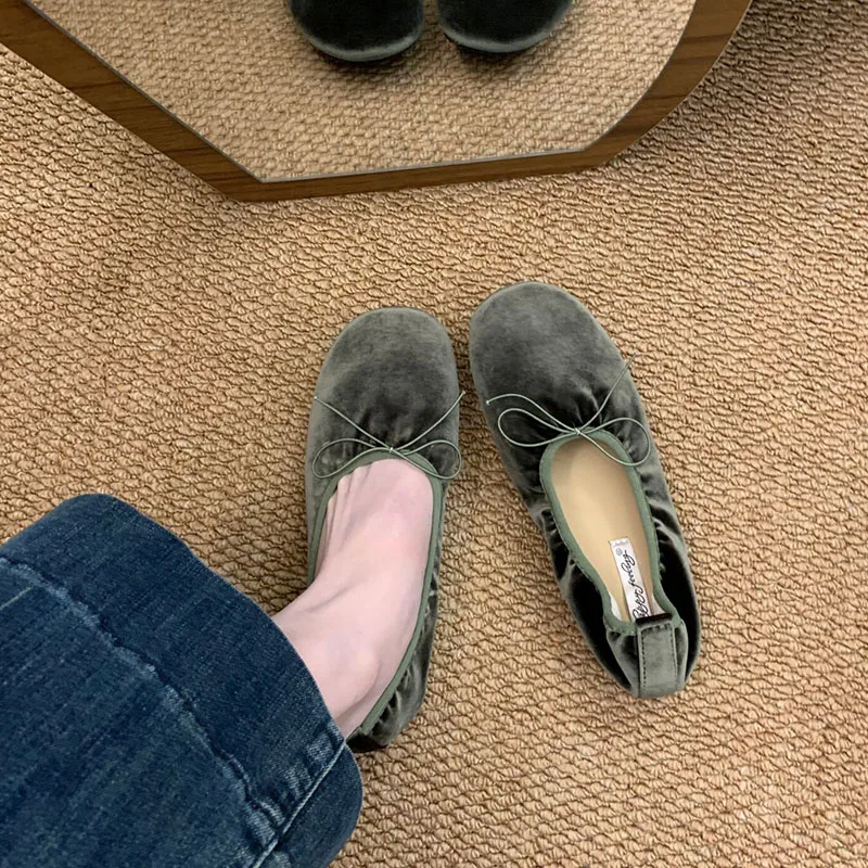Modische, weiche Ballettschuhe aus Seide für Damen, neu im Frühjahr, lässige Slip-On-Schuhe mit Schleifenknoten für Damen. – Detail 6