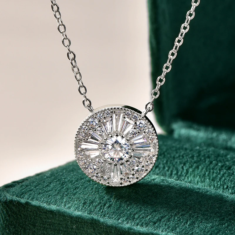 

Anziw Certified 5mm D Color VVS1 Mossanite Pendant Necklace Disc-shaped Lab Diamond Luxury Necklaces for Women Fine Jewelry Gift