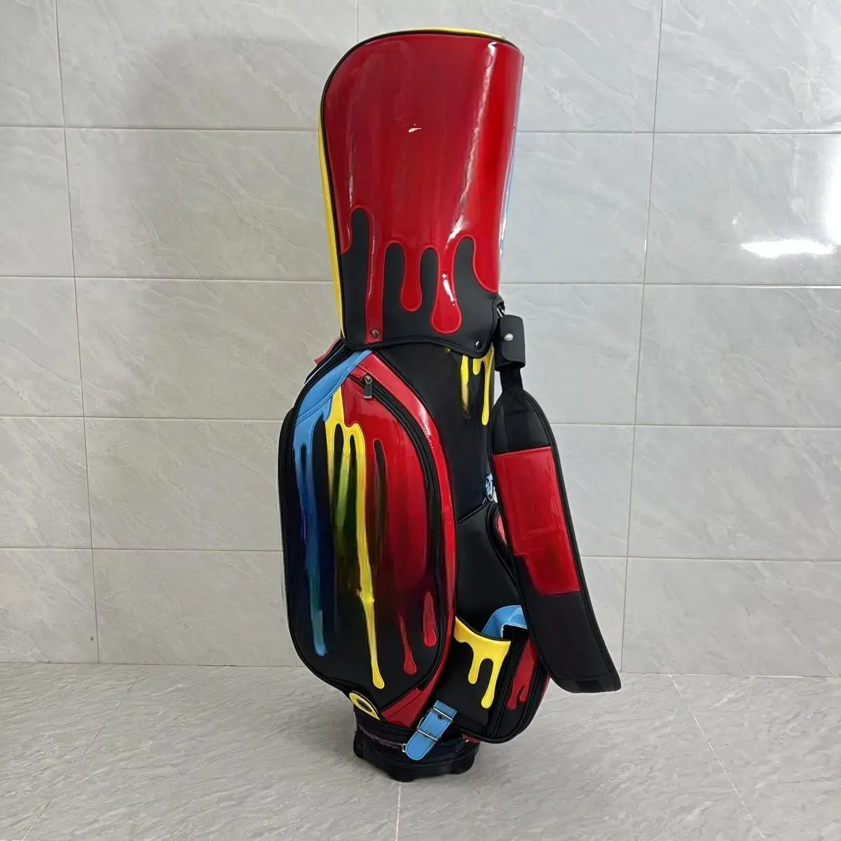 

Мужская двухсторонняя цветная сумка для гольфа – сумка для клюшек стандартного размера со стильным двухцветным покрытием.