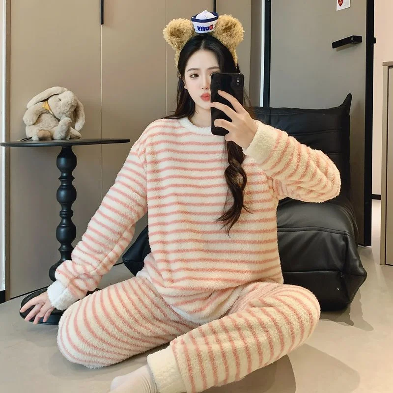 

Пижамные комплекты унисекс: женские, из ледяного шелка, лавандового цвета, с цветовыми блоками, с вырезом-лодочкой, укороченные, охлаждающие, для дома, гладкие, комфортные, для летнего отдыха