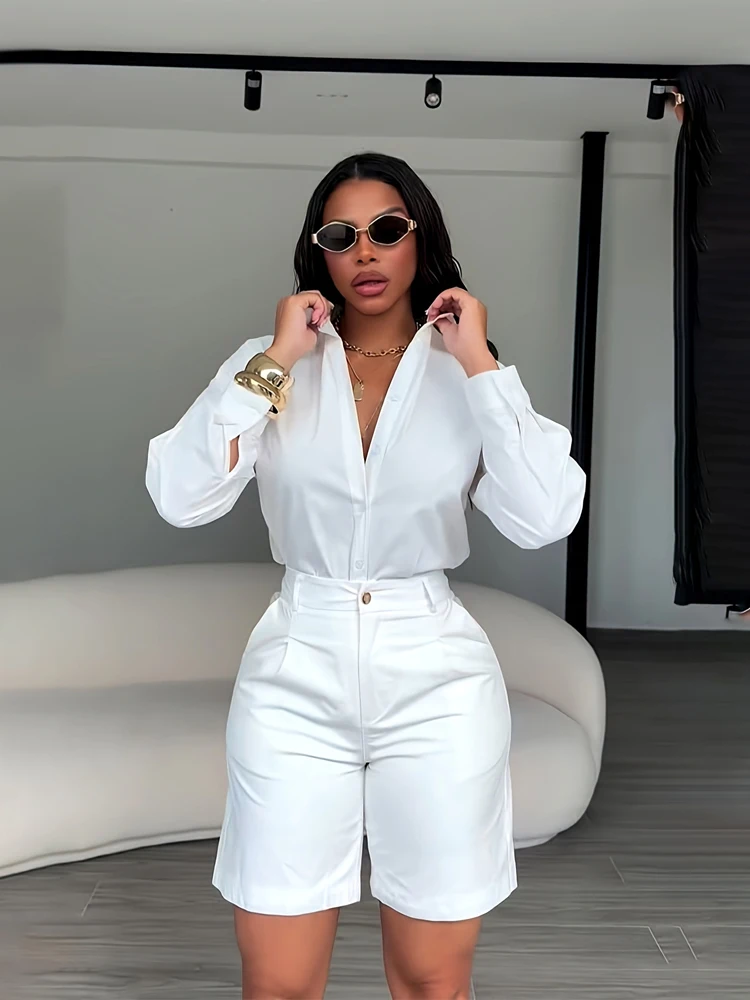 Schickes 2-teiliges Set für Damen: Einfarbiges Langarm-Hemd mit Knöpfen und hochtaillierte plissierte Bermuda-Shorts, Büro-Outfit für Damen. – Detail 10