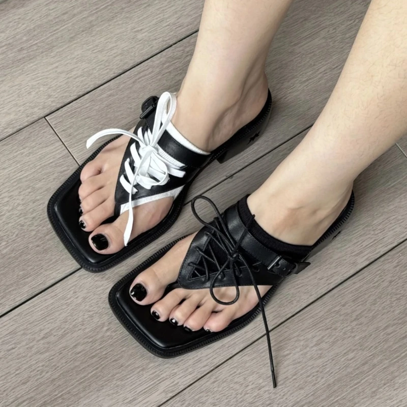 

Fashion Lace-up Chunky Heels Flip Flops Woman Summer Hollow Design Beach Slippers Ladies High Quality Square Toe Heeled Sandals