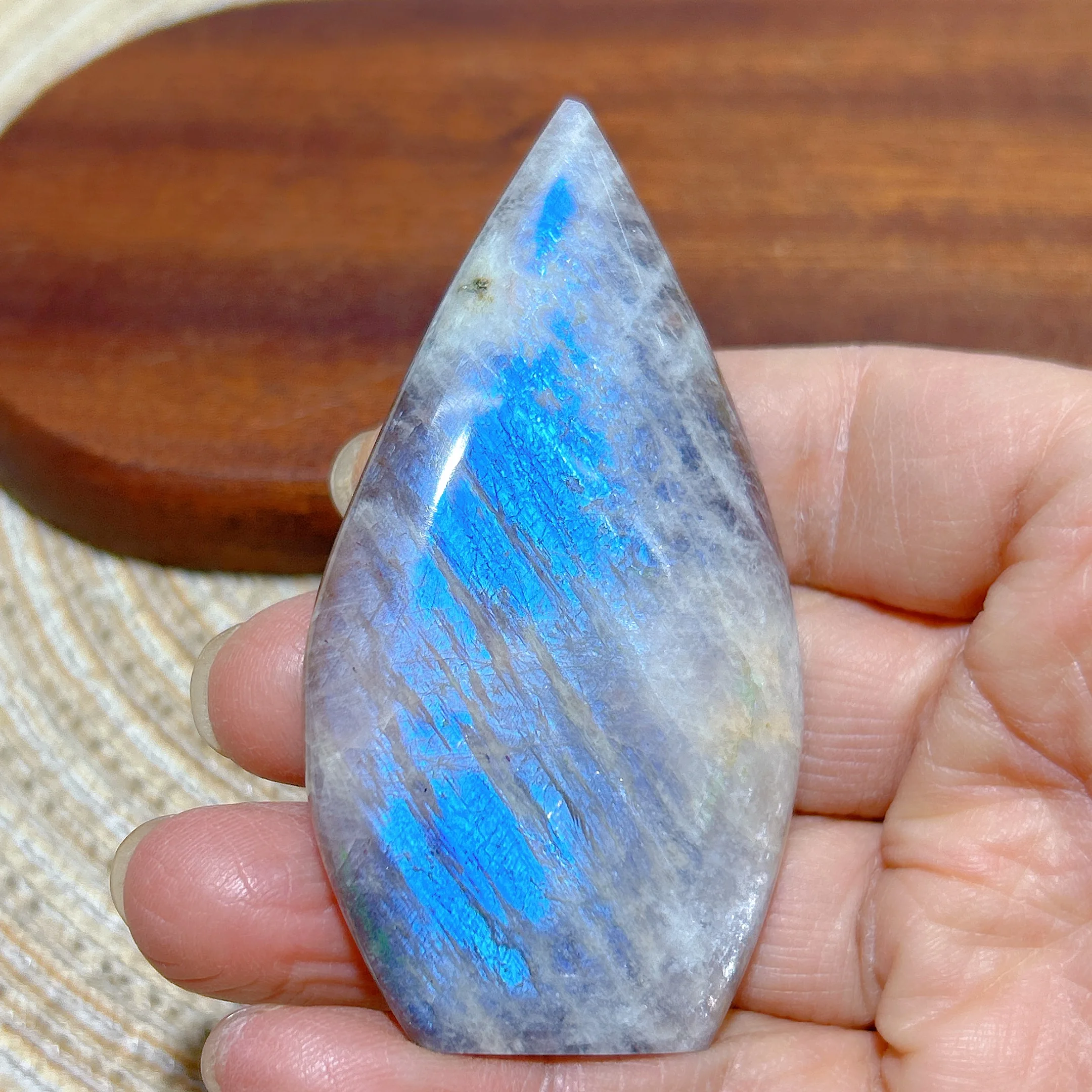 

Natural Crystal Blue Flashy Moonstone Free Form Healing High Quality Polished Gemstones Mineral Energy Home Decorations Gift