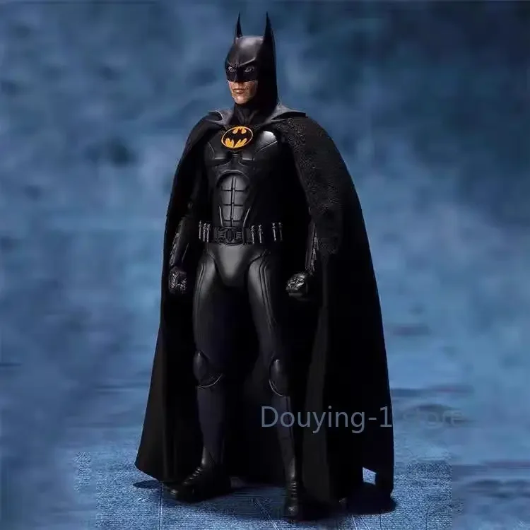 

100% оригинал Bandai Бэтмен Брюс Уэйн Экшн-модель игрушки Коллекционная модель в подарок