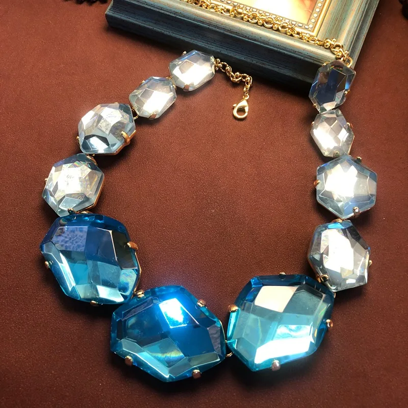 High-end Luxury Gradually Changing Blue Jelly Resin Necklace Exquisite Fashion Versatile European Style Design Banquet Jewelry