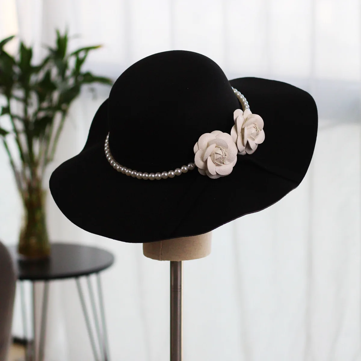 CC Elegant Hats for Wedding Women Accessories Engagement Hair Ornaments Bridal Dress Camellia Imitation Pearl Black Caps M010