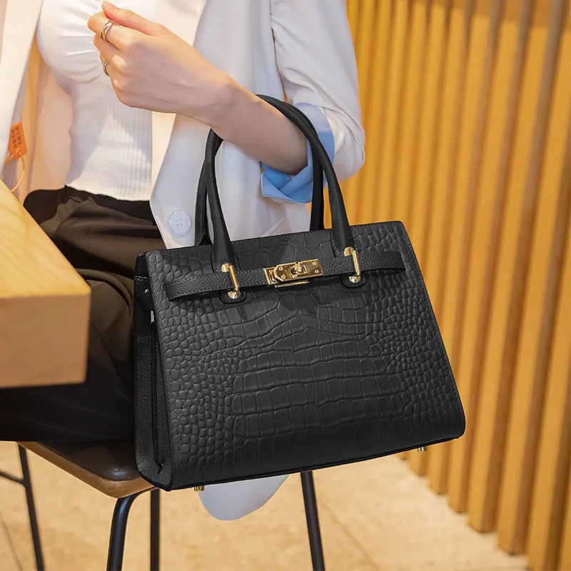 

2024 New Crocodile Pattern Genuine Leather Commuter Handbag Women's Bag with High Grade and Exquisite Crossbody Shoulder Bag